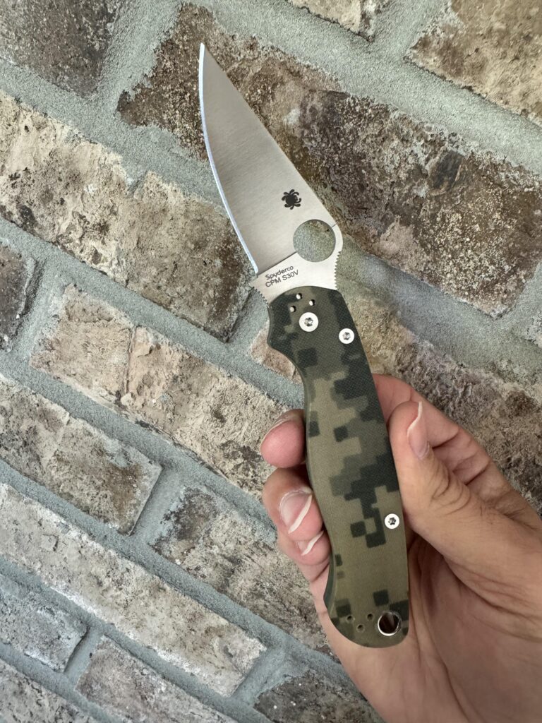 Spyderco Paramilitary 2 S3OV-RGT PM2 scales