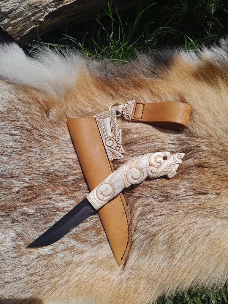 Yesterday I put my knife on display and I am very glad that you liked it. Today I want to share with you another knife that I made. I hope you like it too.
Moose antlers hand-carved handle. The knife blade is made of Carbon Steel 80crv2.