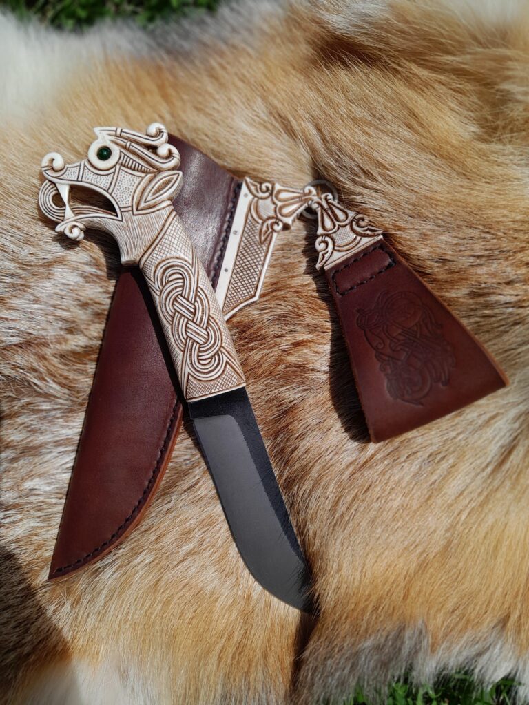 What do you think about this knife?
I made it myself. The handle of the knife is carved from moose antlers. Carbon steel blade