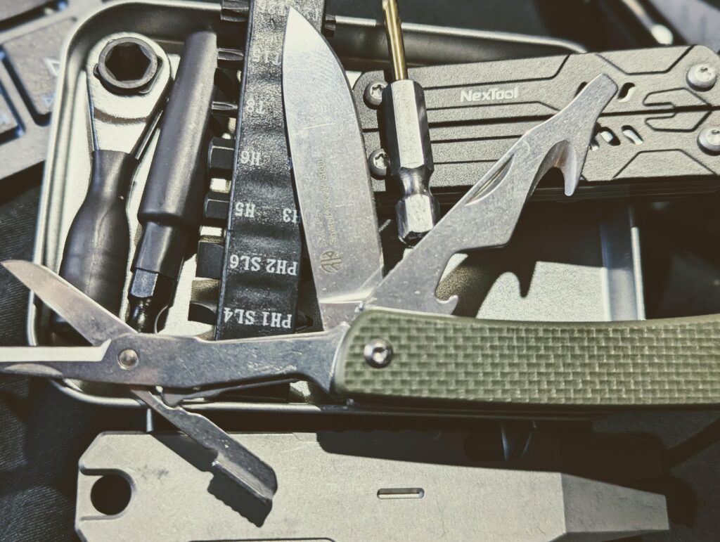 Just got my Nextool lite. Made a small kit around it.