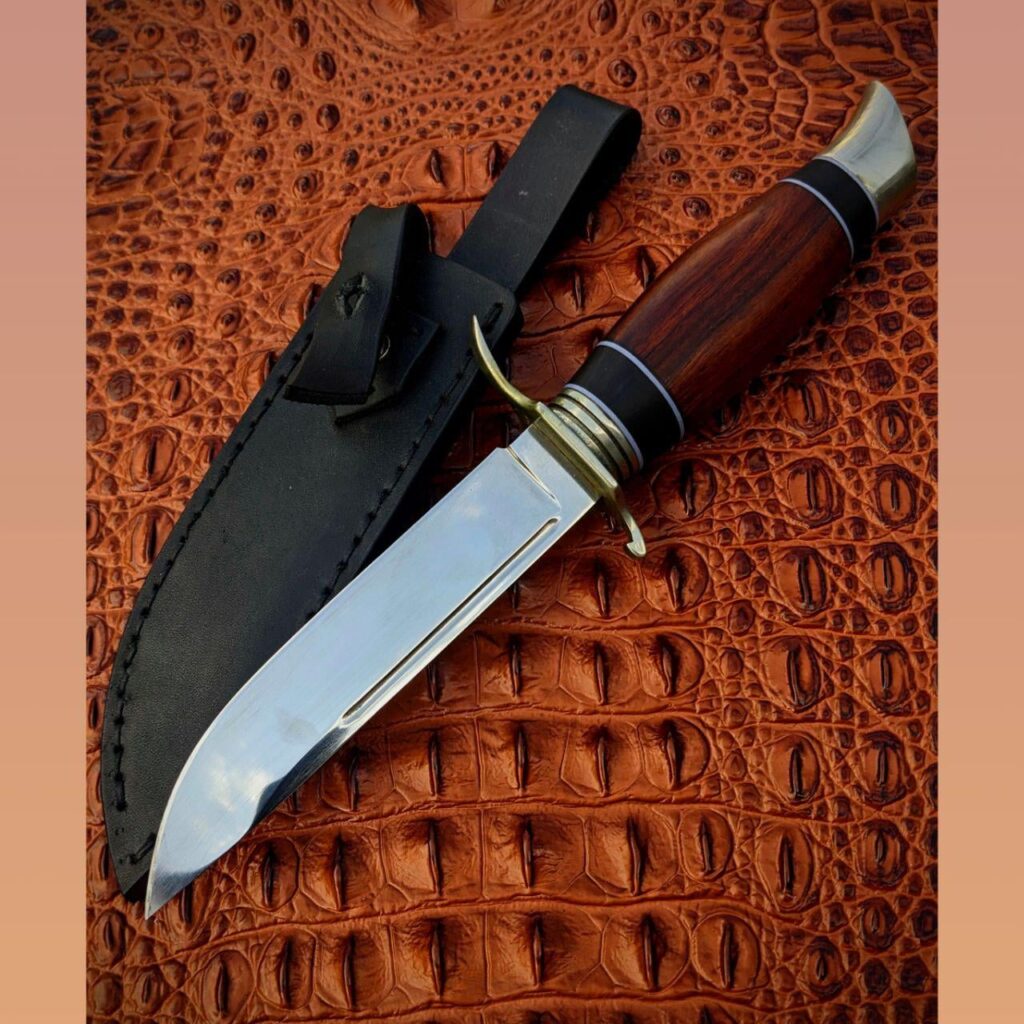 So I am looking at my old crafts, and I am thinking of making this model as a series. It is dissasemble, so no troubles shipping. N690, 60hrc, ironwood, black hornbeam, micarta. Fulltang. What do you think?