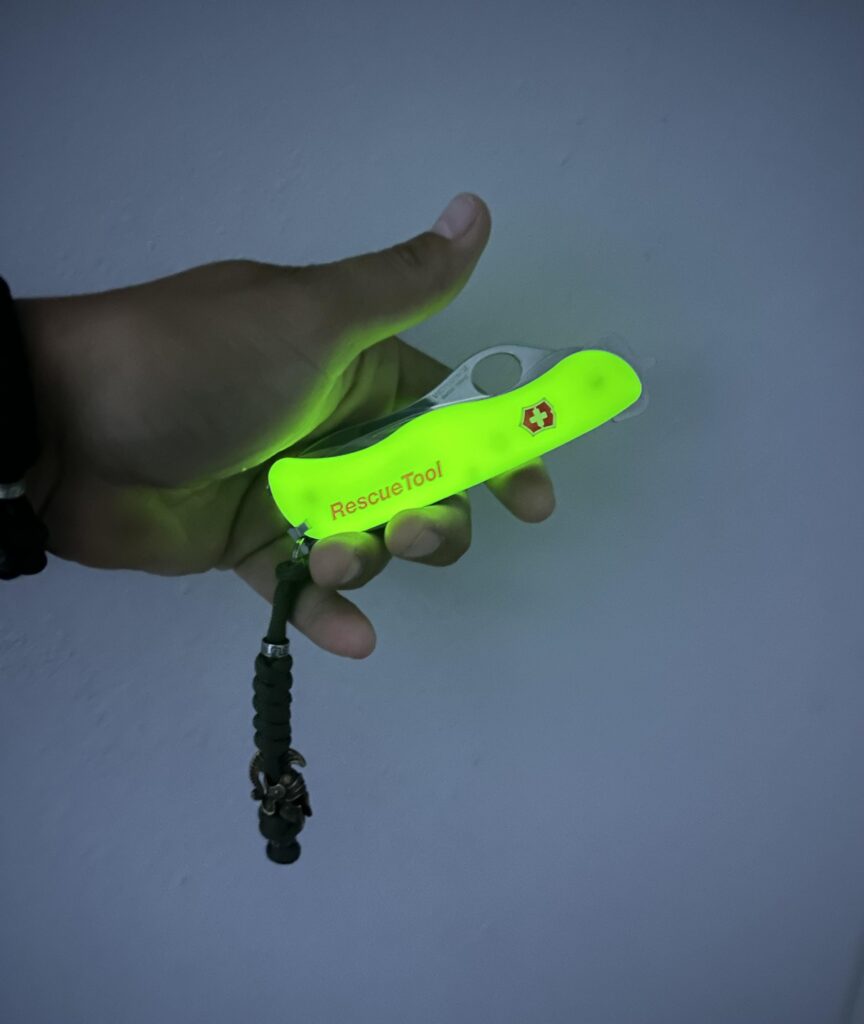 I left it for an hour to let the sun shine on it and it looked simply spectacular, The question is how long does this light last on the Rescue tool?