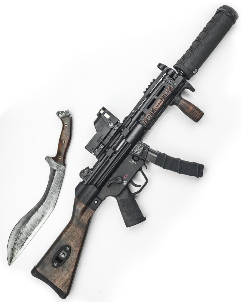 Moorhaus Damascus Kukri [3888x4860]