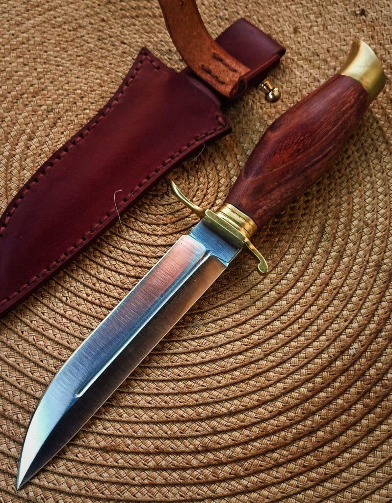 This is my old model, two sided "daggerish" finka blade. I really like this one, but somehow I stopped making these. What do you think, should I REcontinue this model?