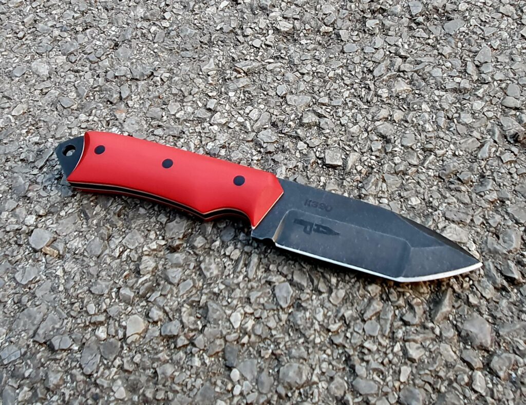 Another Carcharodon order complete. This time in K390 at 65HRC and red G10 scales. How do you like the colour combo?
