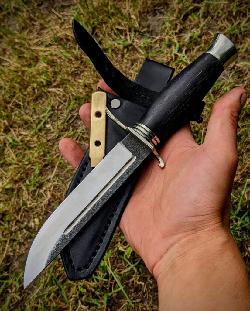 Another finished order! I also started to equip my knives with little handmade brass screwdriver. What do you think of it?