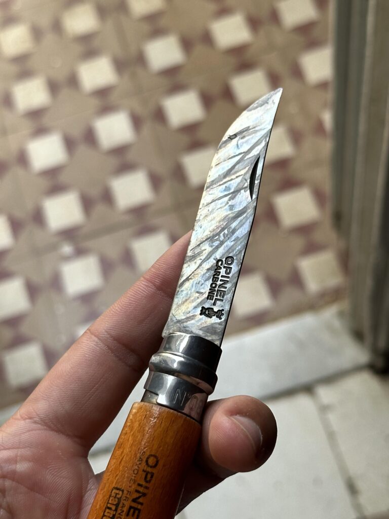 Carbon knife patina