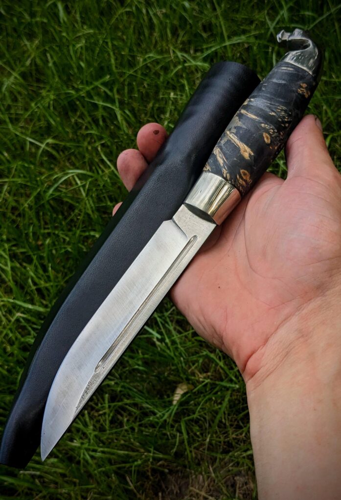 Made a little upgrade for my horse head puukko. Made a wider bolster and I like how it looks now. What do you think of it?
