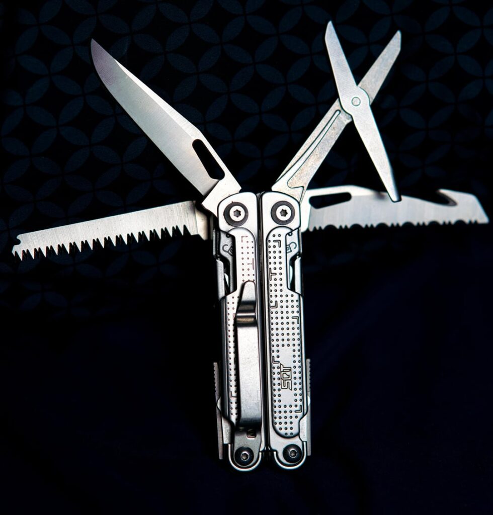 SQT2048 20-in-1 Multitool