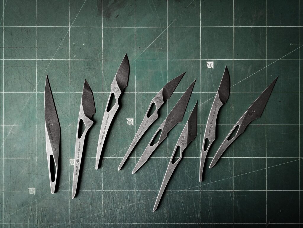 Slim and scalpel-like kiridashi / D2 steel
