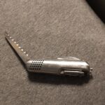 How do i tighten the licking mecanishm on the saw blade when its extended