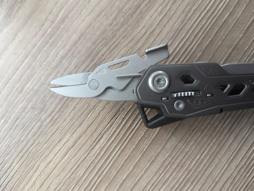 Scissor spring pops out - Is this normal?