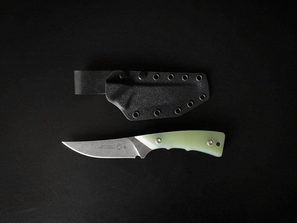 Trailing point fixed blade knife / D2 steel / jade green G10 / KYDEX