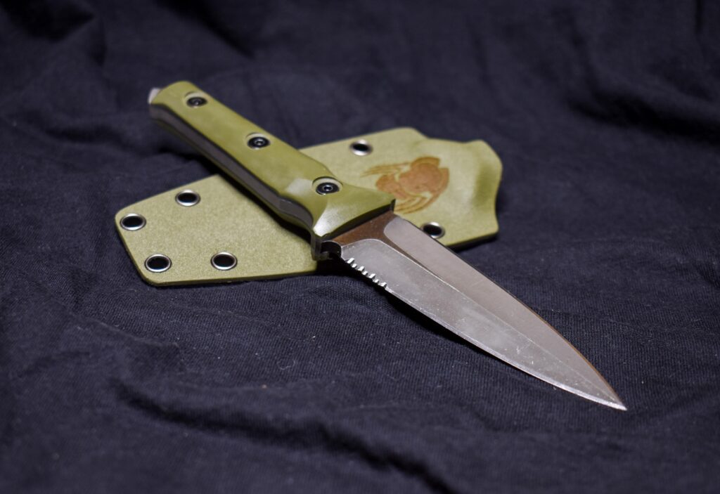 M390 and G10 dagger (with the Predator) commission. Whaddaya think?