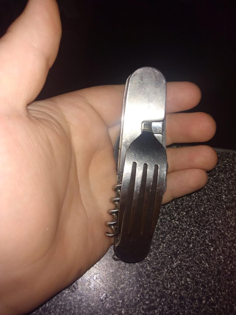 can anyone help identify this knife/multitool?