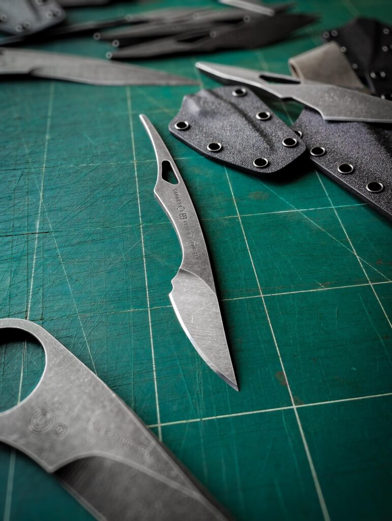 Scalpel-like kiridashi