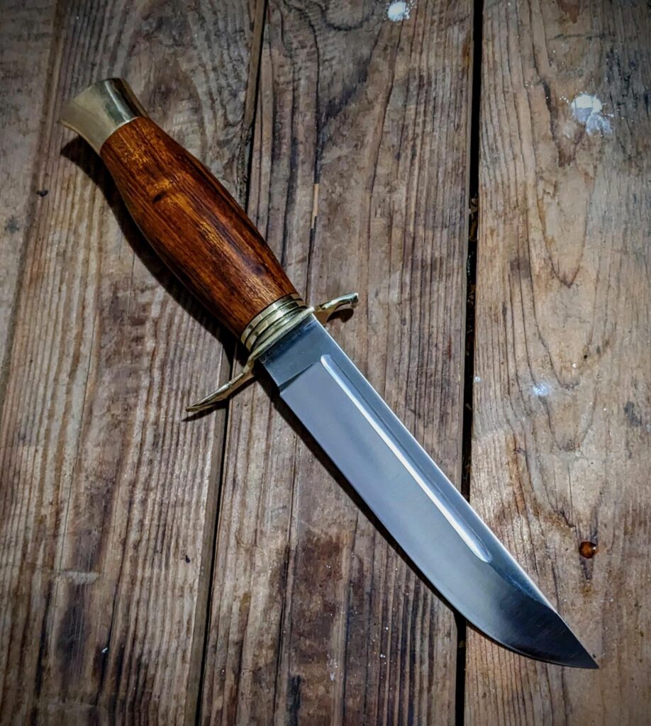 Just finished this interesting commission! I am sorry for bad photos, it is already night and I just really want to share this one. H12MF 60 hrc steel, Ironwood and brass. What do you think of it?