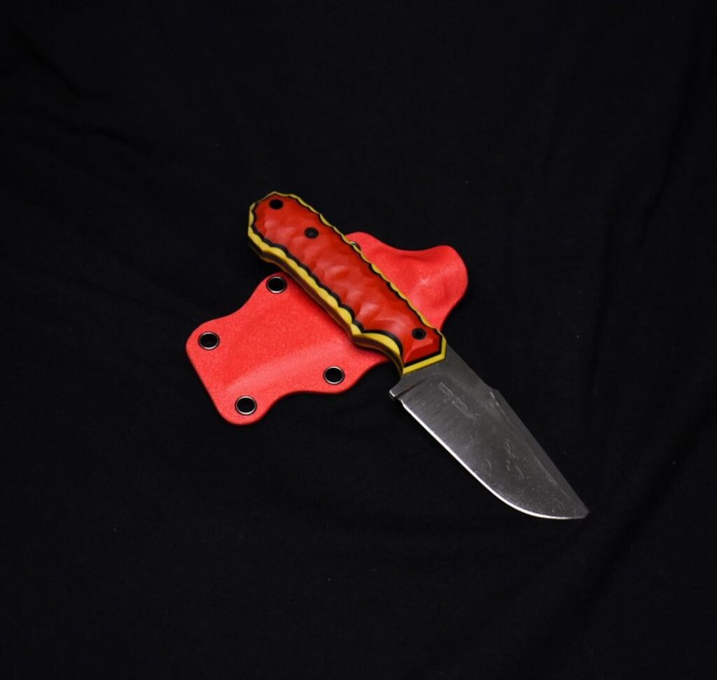 Commissioned fiery knife for a fireman done! 14C28N with cryo at 61HRC, multicolor G10 scales, carbon tubes and two color kydex sheath. How do you like it?