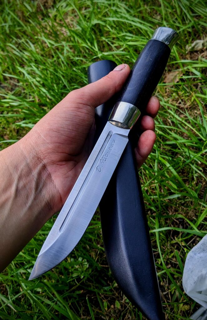 Finished this puukko in M390 steel, 61 hrc! Also first time engraving my makers mark by hand on visible spot! I love how it turned up! What do you think of it?