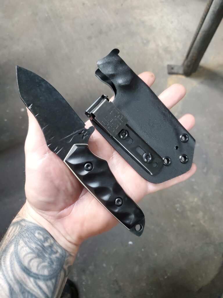 80crv2 cold blue finish with Black G10 and white G10 liners.
