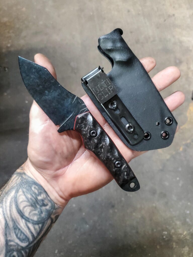 80crv2 cold blue finish and carbon fiber and Ruby Red G10 liners.