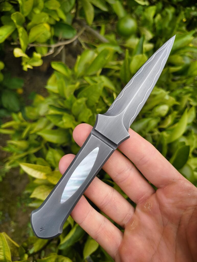 Integral dagger with mother of pearl