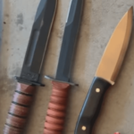 Anyone know the knife in the middle? Or at least the style?