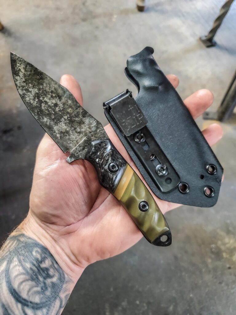 80crv2, granite finish and carbon fiber and G10 handle 🤙