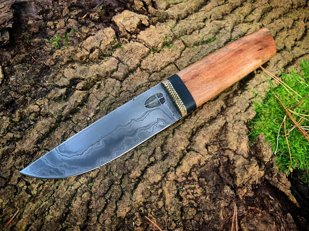 Low layered damascus knife made by Hellize Ironworks