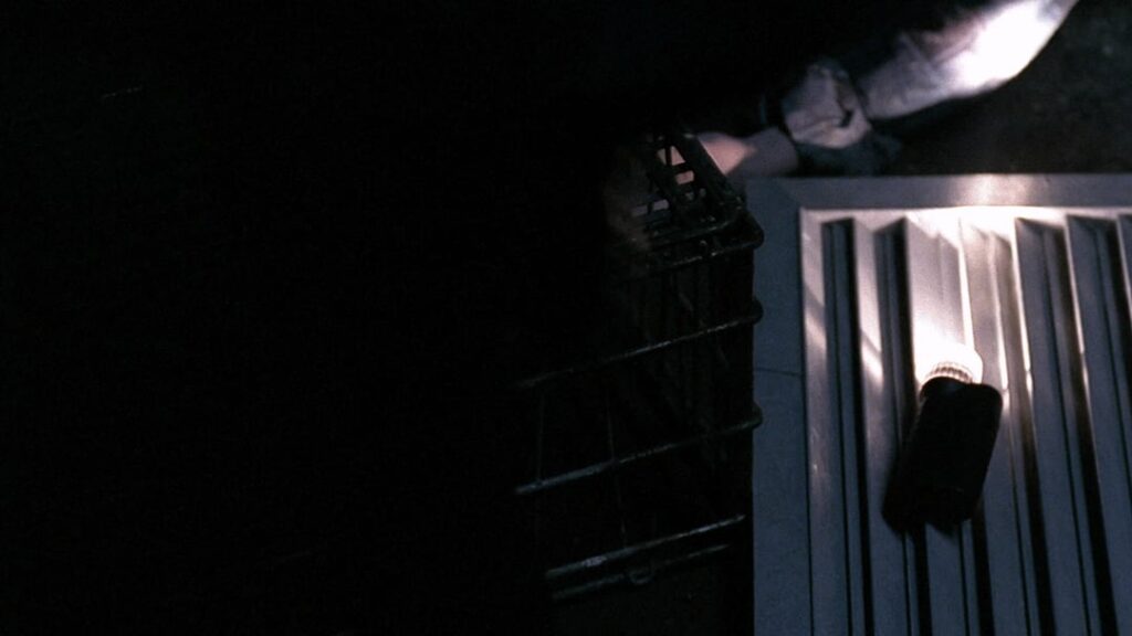 What flashlight is being used here in S4 of Xfiles?