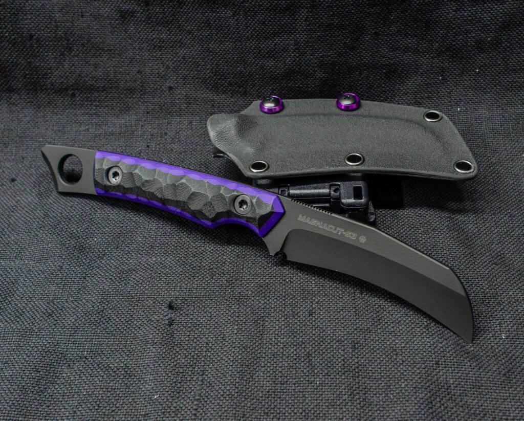 Lineman Cavazos in Magnacut, black Cerakote and two-tone G10