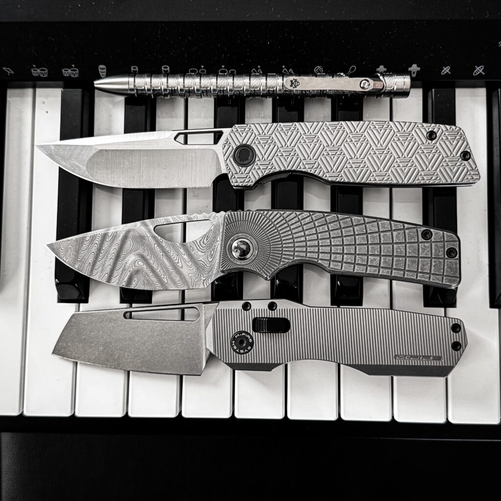 Gots! The new Zorn by Steve at One Track Mind has a crazy cool milling pattern that I lack the geometric vocabulary or the brain capacity to describe. With the compound grind blade, this thing is just so nice on the eyes.