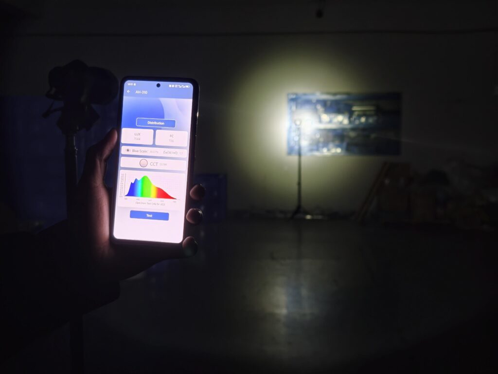Best way to measure flashlight throw with a lux meter?