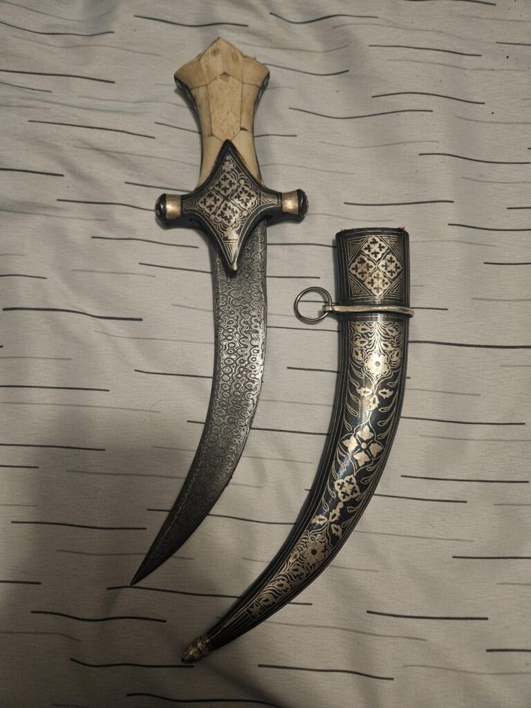 Silver sheath and handle made with Damascus and elephant tusk