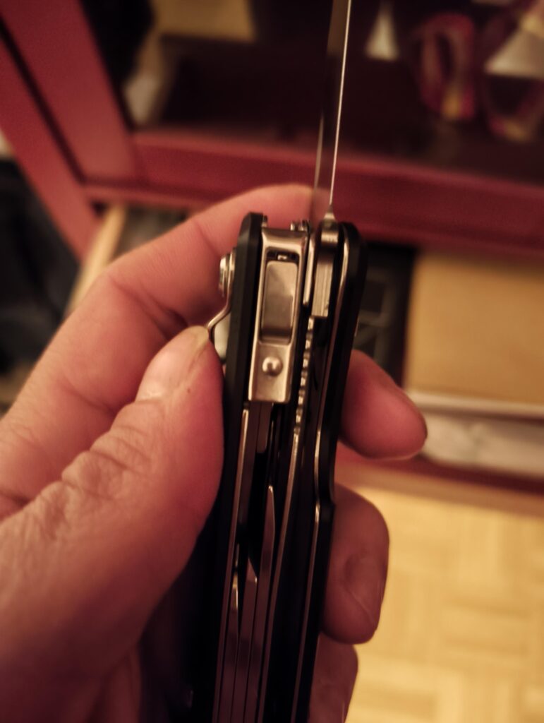 Concern about Roxon locking mechanism — Roxon S505G Flex – Blade lock disengaging slightly in hammer grip? is it the same for Phantom?