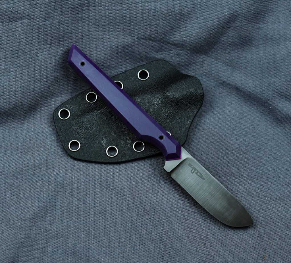 "Scalpel" in 14C28N with cryo at 61HRC, G10 scales and liners, carbon tubes and kydex sheath. What do you think?