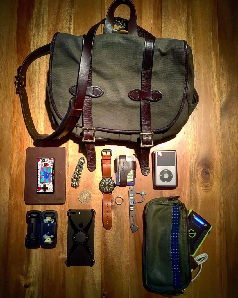 38/M/Flight Attendant (Carried on off days at home when traversing the City).