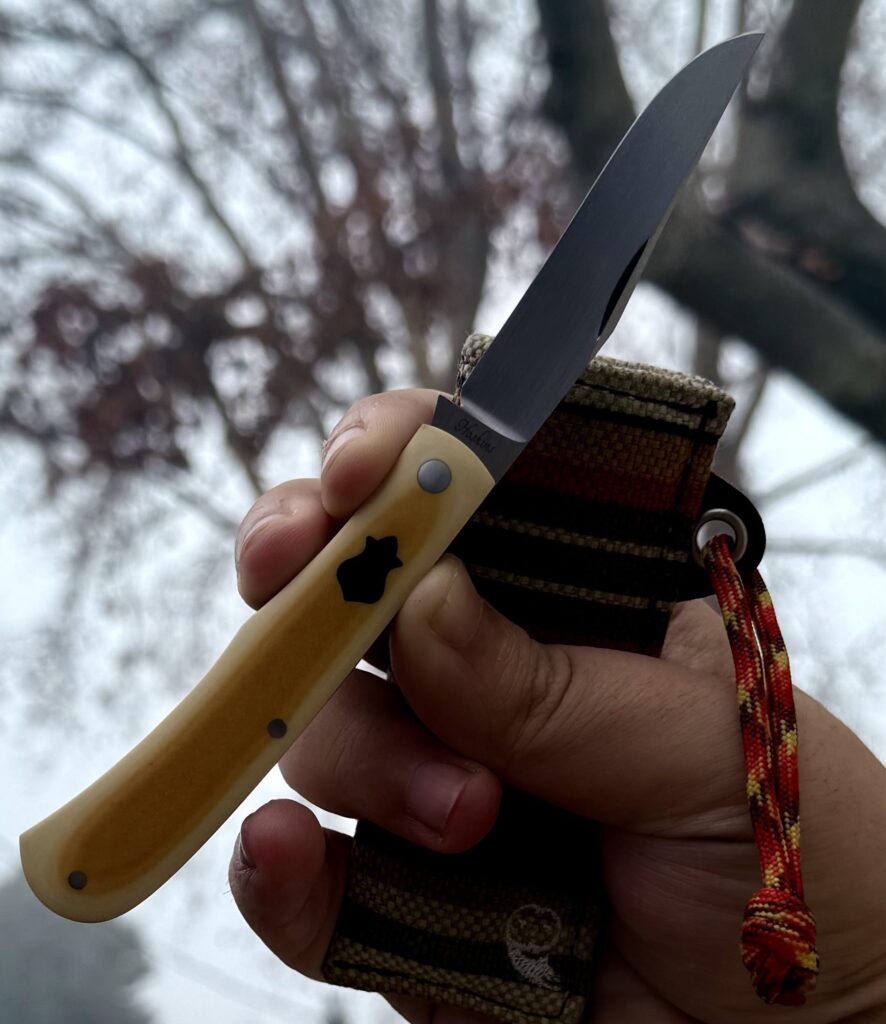 Here’s my fog-day carry. Now c’mon, show me what you’re packing (knife-wise, obviously). 🤨