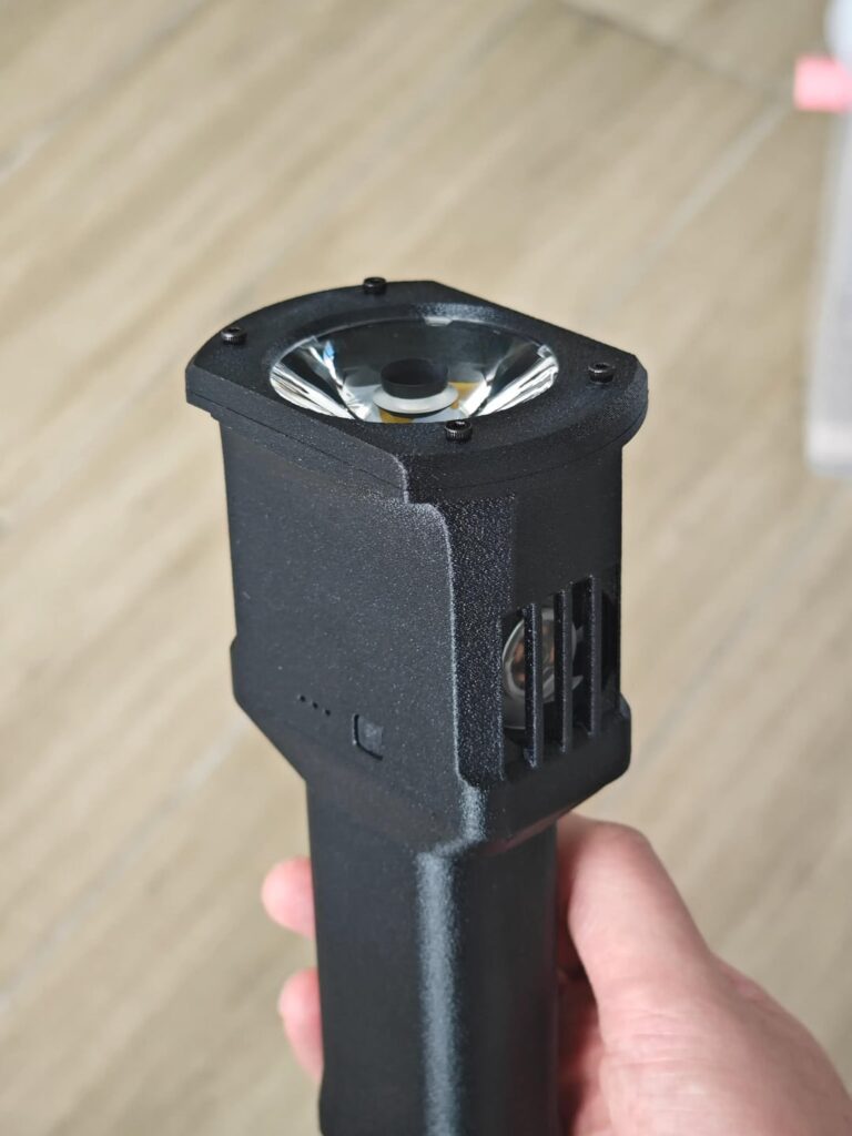 66W · 10,000 lumens · Active fan cooling · 21700 battery pack