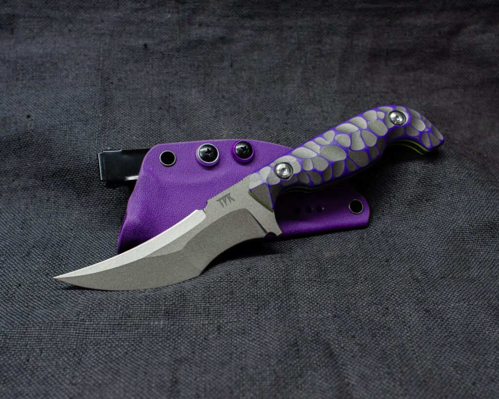 I had this idea of Cerakoting G10 and then sanding it down to make an interesting pattern, so here we go. Tungsten Cerakote on the blade and scales, steel is Magnacut. What do you think?