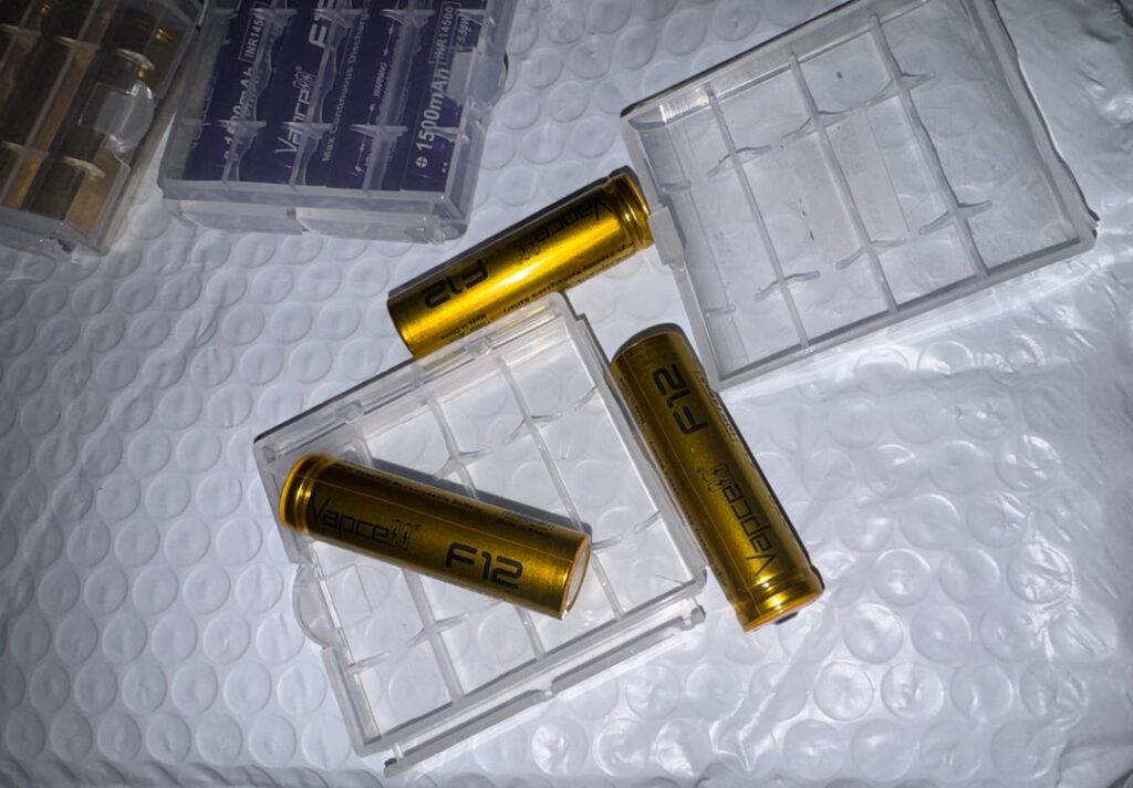 Illumn 14500 order with loose cells and broken case in bubble mailer