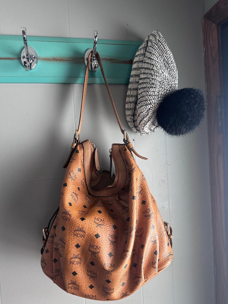 Dissect me based on my bag & it’s contents :)