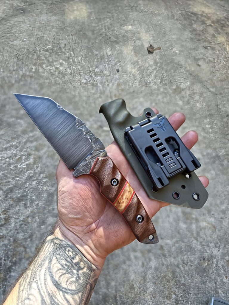 80crv2 Acid washed with burlap Micarta and Karelian Birch split and red G10 Liners.🤙
