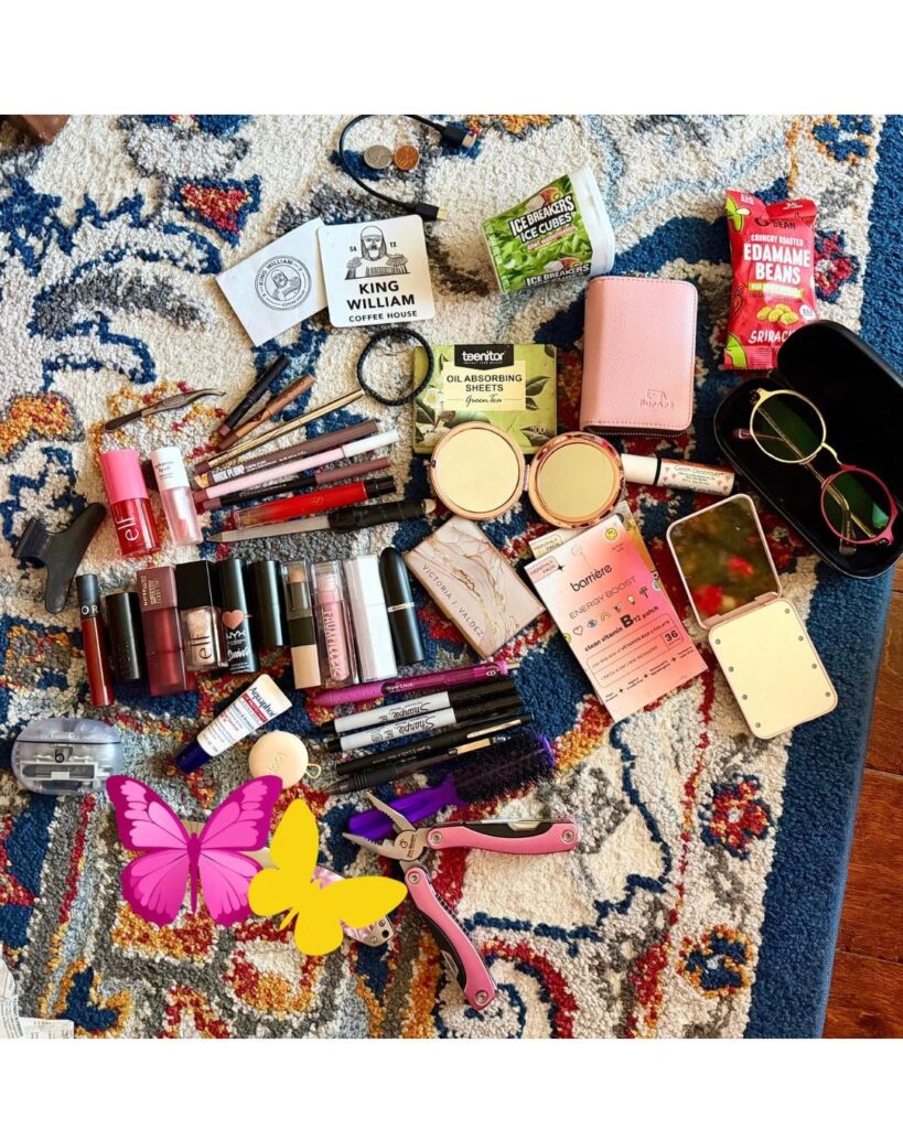 What’s in my bag — everyday carry + beauty survival kit