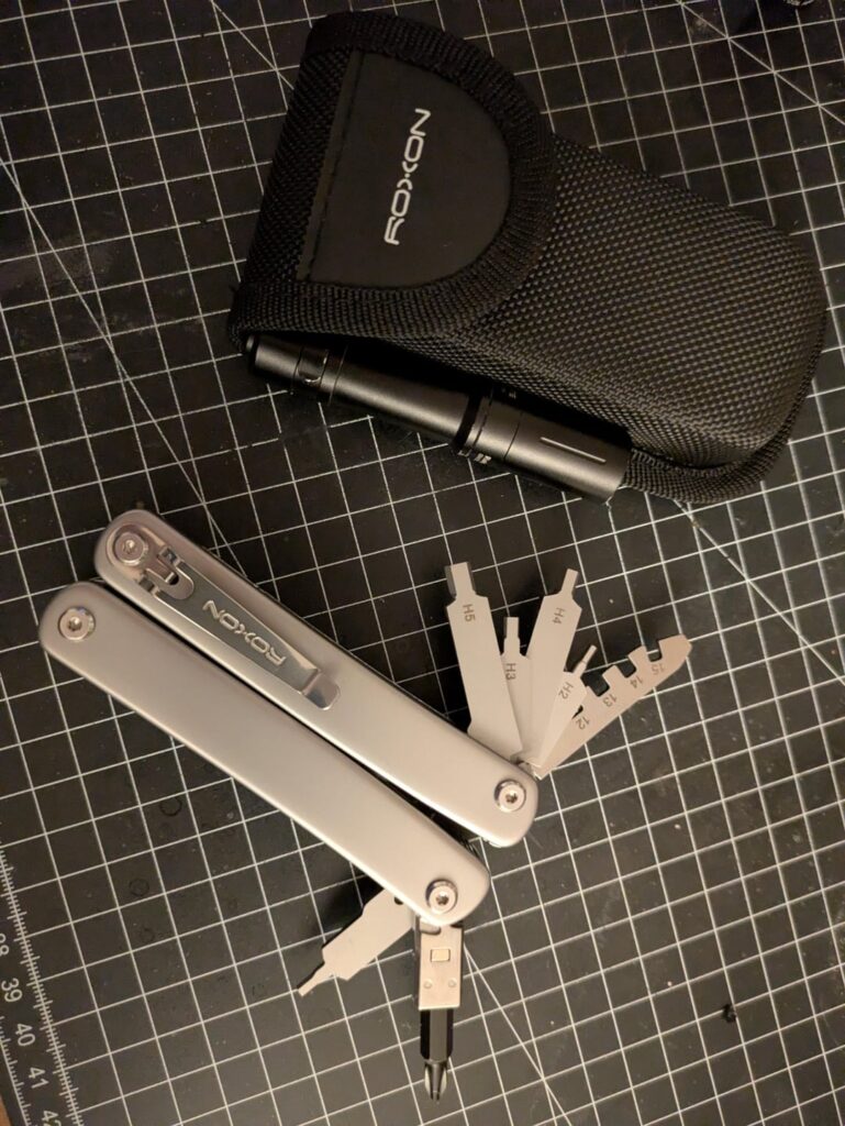 Roxon Flex with bicycle maintenance setup