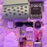 my bag packed for an art print fair and museum day 💚