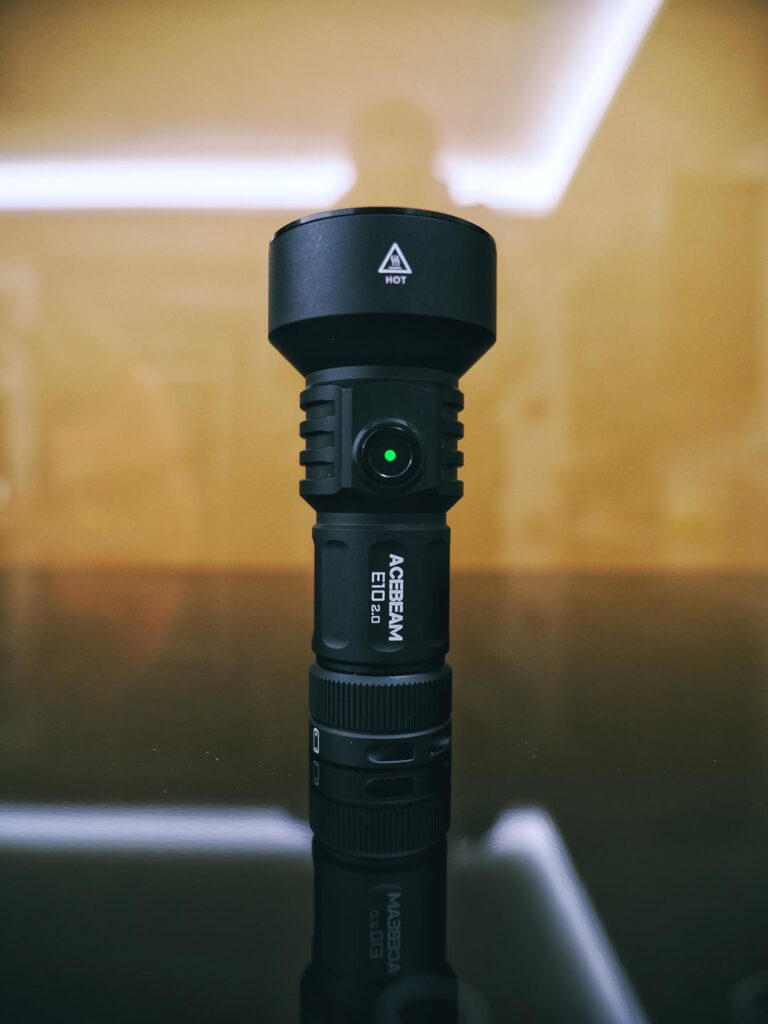 Just got my new acebeam e10 2.0 with the cree xp-lr led and it might just be the new mini throw king 👑 and Check out the spill it’s so bright