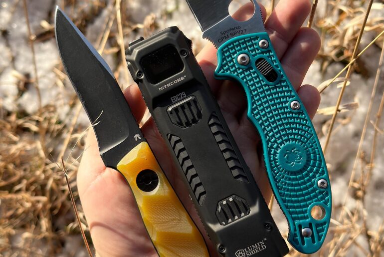 Today’s EDC: Spyderco Manix 2 (Spy 27), KRAVA CUT Honey Badger & Nitecore EDC29.
