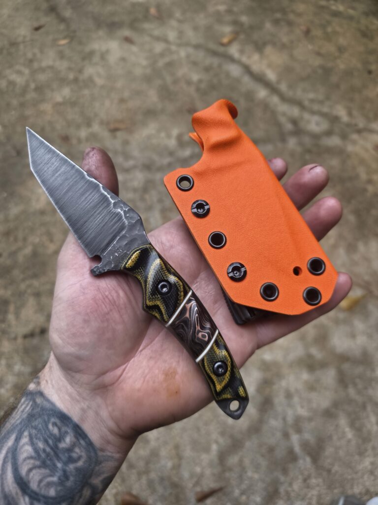 80crv2 Acid washed with layered Canvas Micarta, Infused Copper Carbon Fiber, Earth Brown and White G10 split. Forest Green G10 liners.🇺🇸