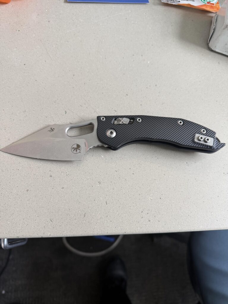 Another one in the daily rotation. But I gotta say I love the blade style.